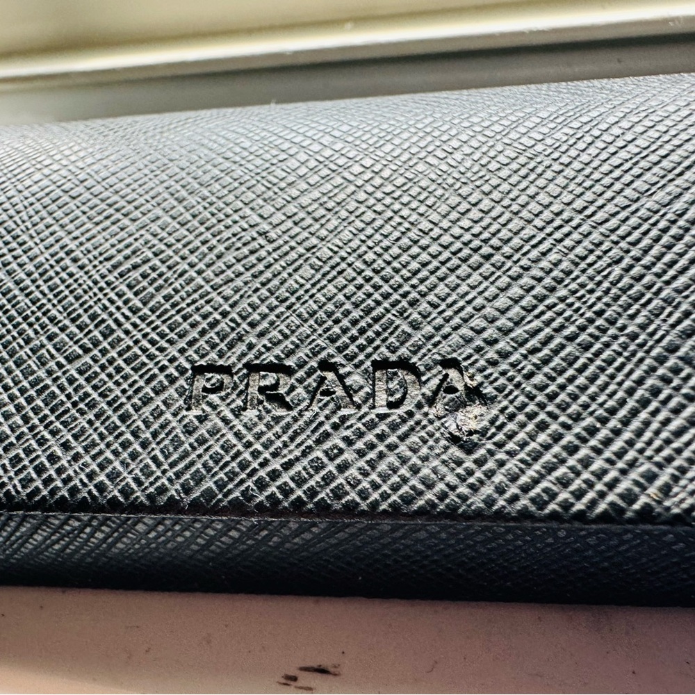 PRADA CASE - Picture 2 of 3